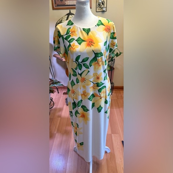 Maggy London Dresses & Skirts - Maggy London Sheath White Dress with Yellow and Green Floral Design Size 12